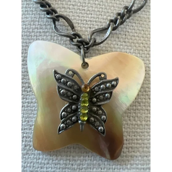 Butterfly MOP Necklace - Picture 2 of 4